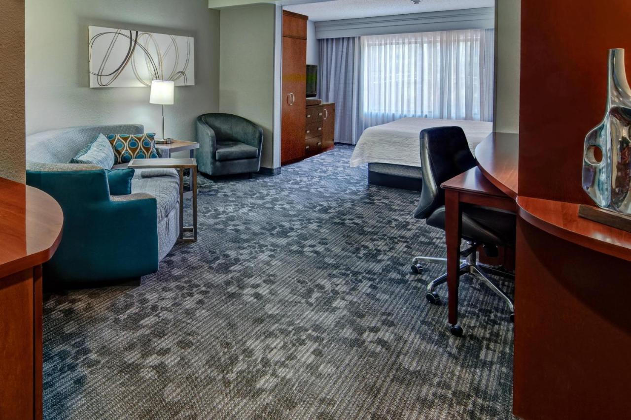 Courtyard By Marriott Troy Hotell Exteriör bild