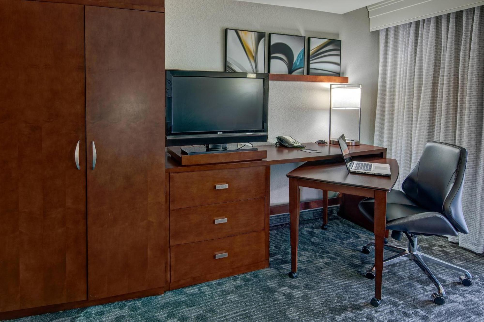 Courtyard By Marriott Troy Hotell Exteriör bild